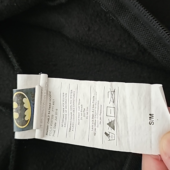 Batman Hooded Jacket and Batman Cap - Picture 6 of 12